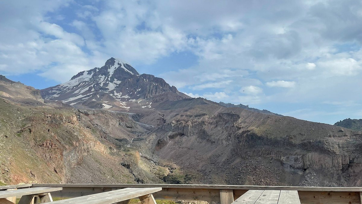 Restaurant on 3,014 Meters above Sea (just across the one that is on the edge of the galaxy)